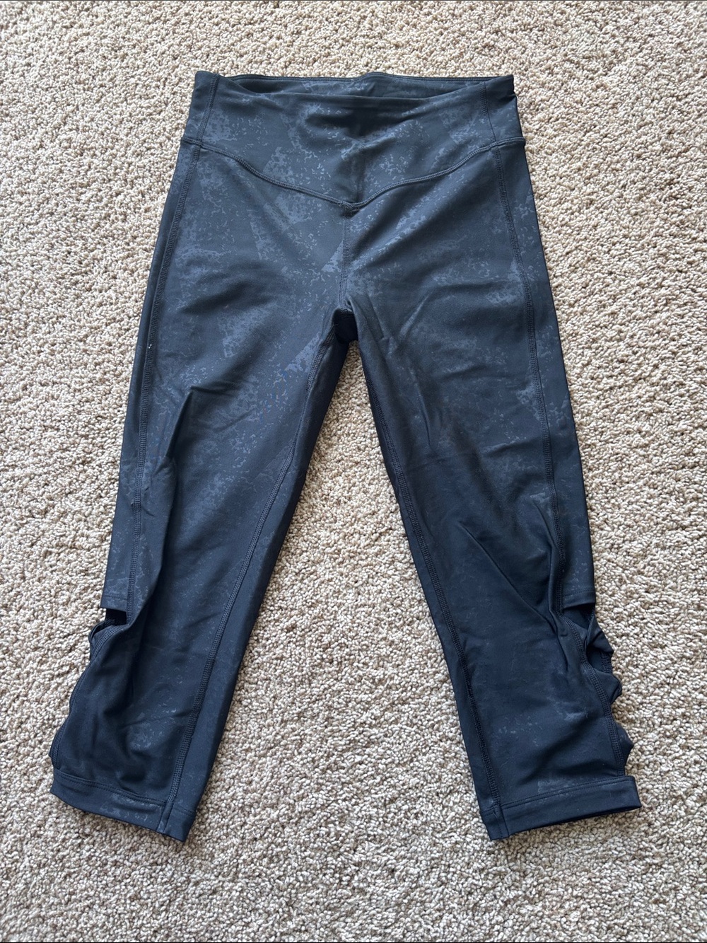 GAP Women's Black Cropped Leggings with Subtle Texture